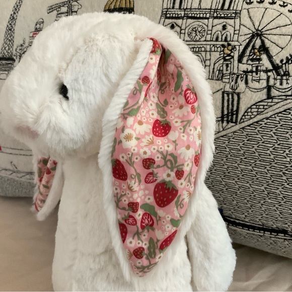 Jellycat Blossom Creme Bunny  “Berry” NWT Medium Plushie - Picture 6 of 11